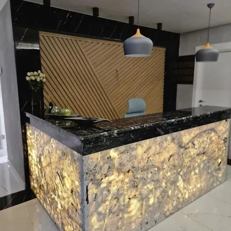 Emilia Romana Boutique - Quiet Modern Luxury Sunny * Napospart